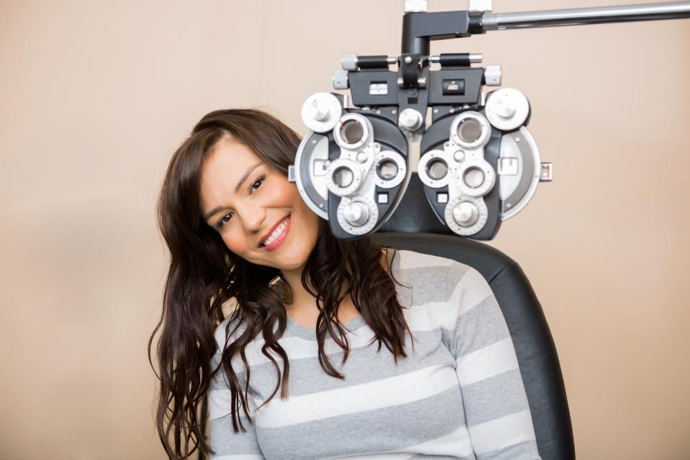 Woman getting an eye exam in Plano 